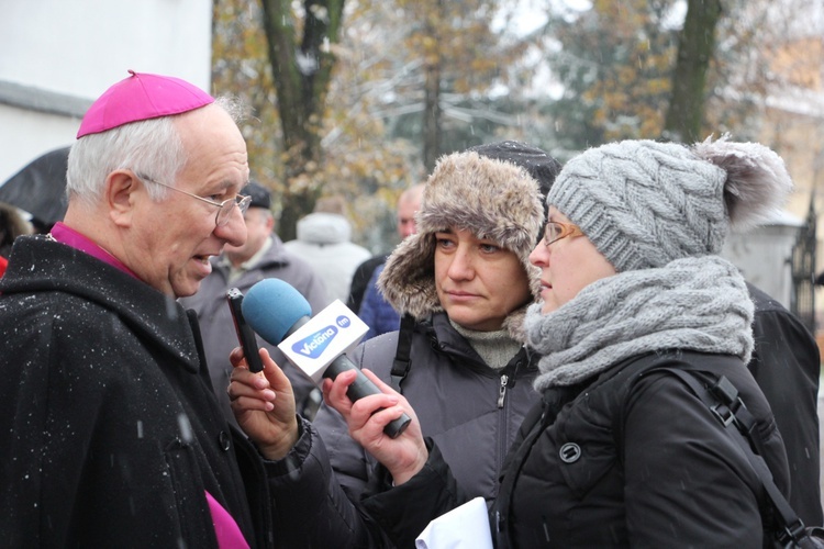 Procesja z relikwiami św. Wiktorii w Łowiczu