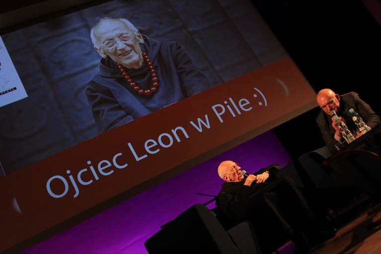 O. Leon Knabit w Pile