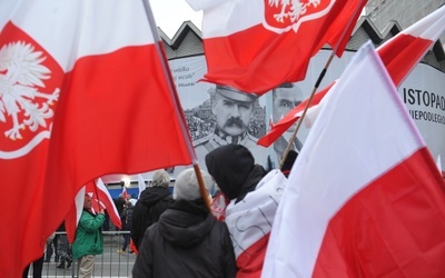 Policja: Marsz Niepodległości bez poważnych incydentów