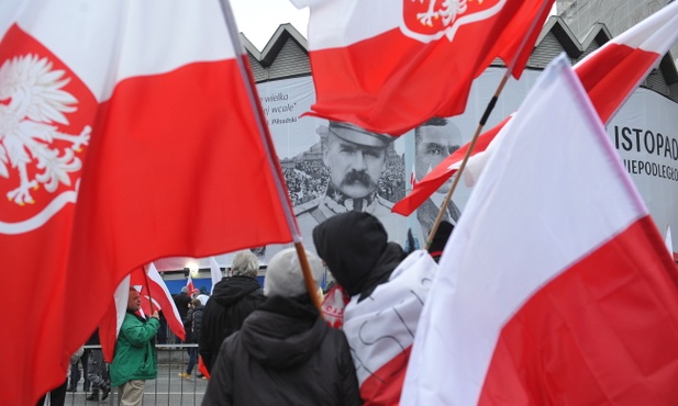 Policja: Marsz Niepodległości bez poważnych incydentów