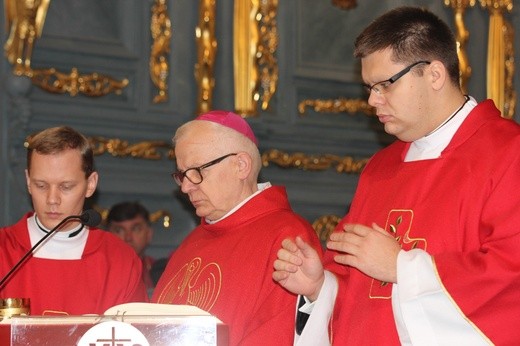 Po procesji w katedrze łowickiej została odprawiona uroczysta Msza św.