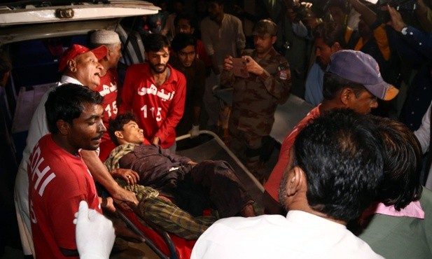 Pakistan: Co najmniej 43 zabitych w zamachu w muzułmańskim sanktuarium