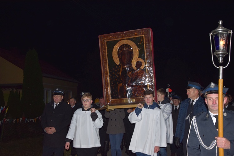 Powitanie ikony MB Częstochowskiej w Regnowie