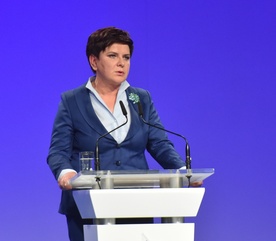 Szydło o ekshumacjach: Takie jest prawo i trzeba to zaakceptować