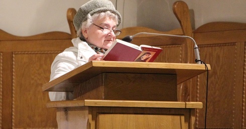 Wieczorami w kościele Świętego Ducha w Łowiczu czytany na głos jest "Dzienniczek" św. siostry Faustyny