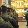 ▼	We Mszy św. brali też udział przedstawiciele służb mundurowych  oraz kombatanci. 