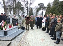 ▲	W uroczystości uczestniczyli m.in. rodzina bohatera i stowarzyszenia historyczne i rekonstrukcyjne.