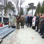 ▲	W uroczystości uczestniczyli m.in. rodzina bohatera i stowarzyszenia historyczne i rekonstrukcyjne.