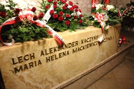 Pogrzeb Lecha i Marii Kaczyńskich w nowym sarkofagu