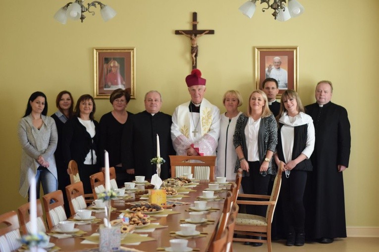 Biskup Ignacy w hospicjum