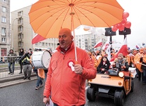 O atmosferę na marszu zorganizowanym przez KOD dbała KOD Kapela. W repertuarze znalazły się m.in. piosenki patriotyczne.