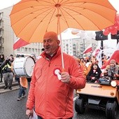 O atmosferę na marszu zorganizowanym przez KOD dbała KOD Kapela. W repertuarze znalazły się m.in. piosenki patriotyczne.