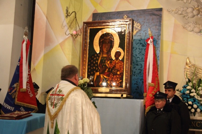 Powitanie ikony MB Częstochowskiej w Szczukach