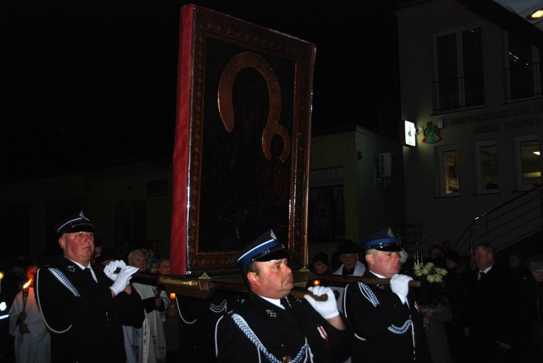 Powitanie ikony MB Częstochowskiej w Sadkowicach