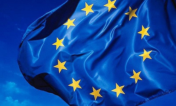 CBOS: Czy Polacy popierają członkostwo Polski w UE?