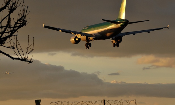 Bezpilotowy śmigłowiec omal nie uderzył w airbusa