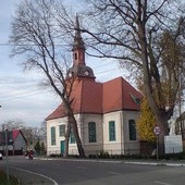 Barokowe płyty nagrobne znalezione w... kurniku