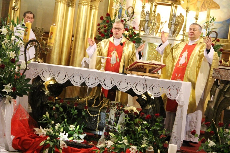 Nocna pielgrzymka do Karoliny