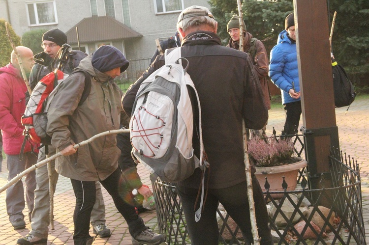 Nocna pielgrzymka do Karoliny