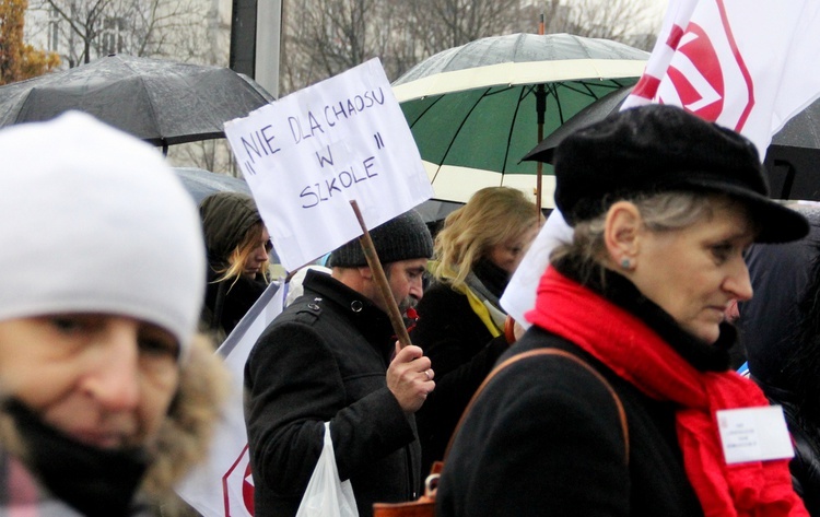 Manifestacja nauczycieli