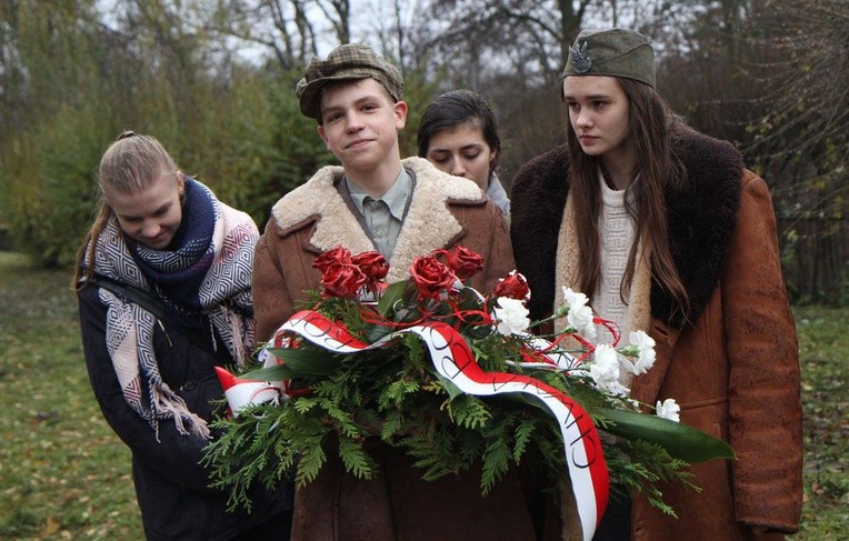 Odłonięcie pomników Żołnierzy Niezłomnych