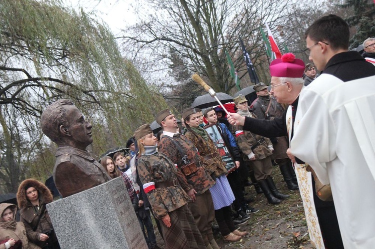 Odłonięcie pomników Żołnierzy Niezłomnych