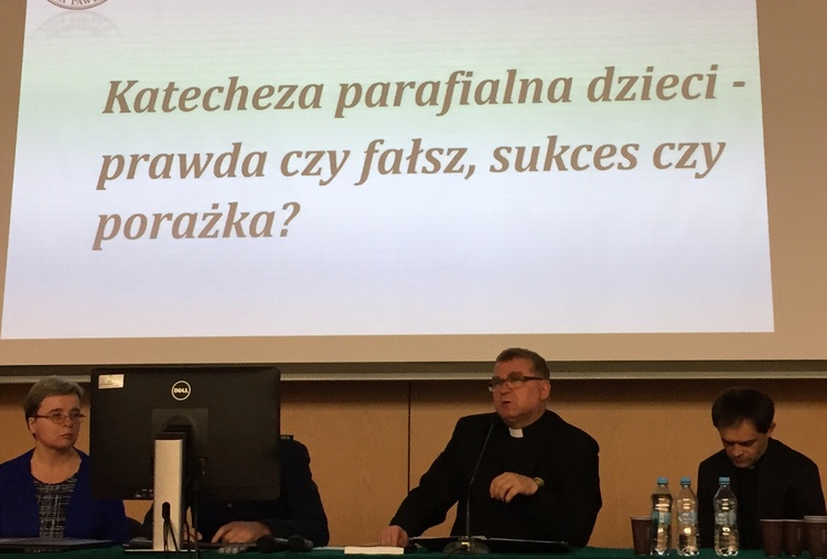 Katecheci z całej Polski dyskutowali o katechezie parafialnej