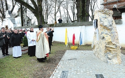 Pamiątkowy obelisk będzie przypominał o związkach parafii z bł. ks. Władysławem Bukowińskim.