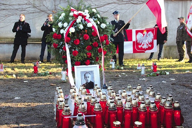 W miejscu pochówku zamordowanych odbył się symboliczny pogrzeb.