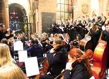 ▲	Po Eucharystii odbył się m.in. koncert uwielbienia.