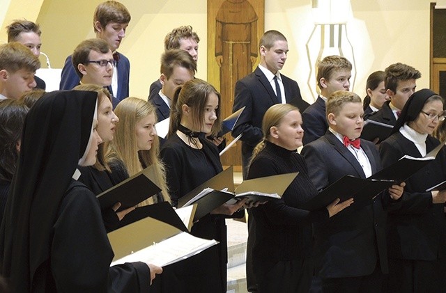 	Adepci diecezjalnych klas muzyki kościelnej.