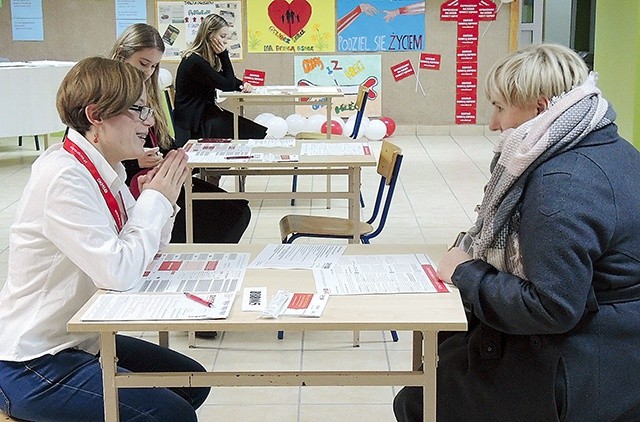 Gimnazjaliści rejestrowali kandydatów na dawców szpiku fundacji DKMS.