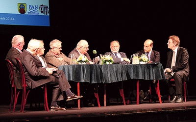 ▲	Dyskusja w Teatrze Nowym otwierająca konferencję, która odbywała się 17 i 18 listopada w Muzeum Górnictwa Węglowego.