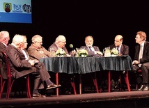 ▲	Dyskusja w Teatrze Nowym otwierająca konferencję, która odbywała się 17 i 18 listopada w Muzeum Górnictwa Węglowego.