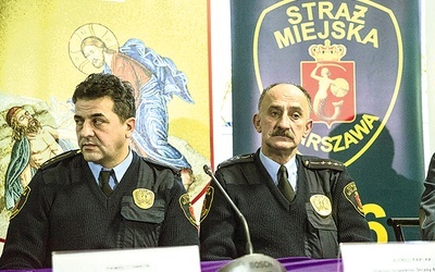 ▲	Paweł Stabryn i Alfred Paplak od kilku lat wspólnie patrolują zakamarki Warszawy. W tym roku odebrali za tę pomoc nagrodę Ubi Caritas.