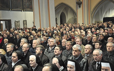 Mimo że szafarzy jest już sporo, w wielu parafiach przydaliby się kolejni.