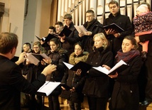 Schola "Cantorum" Katedry Muzyki Kościelnej w czasie występu