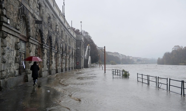 Lokalne powodzie w Piemoncie i Ligurii po rekordowych ulewach