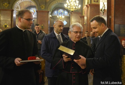 Prezydent Andrzej Duda w piekarskiej bazylice