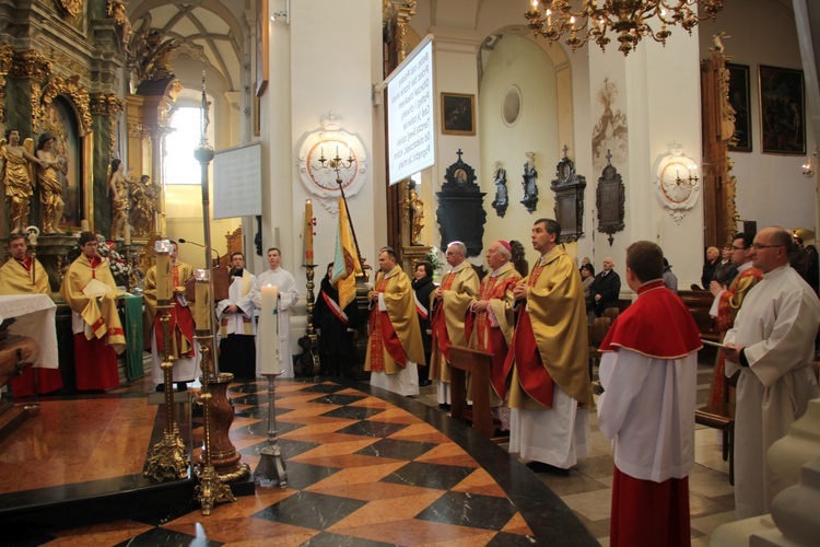 Akt Przyjęcia Jezusa Chrystusa za Króla i Pana w łowickiej katedrze