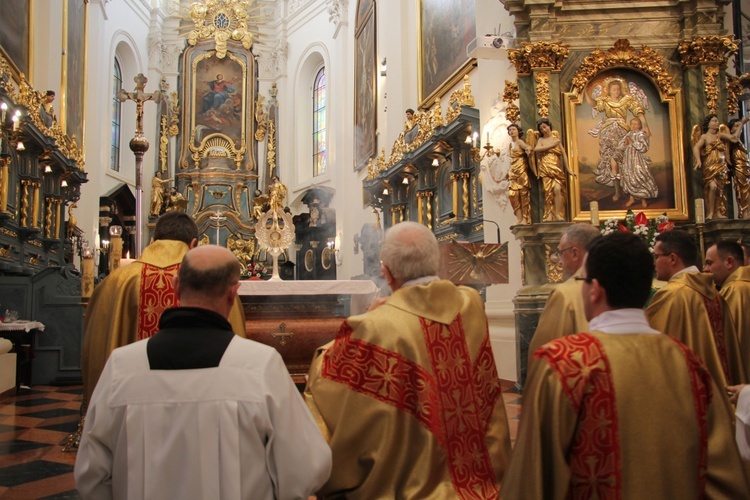 Akt Przyjęcia Jezusa Chrystusa za Króla i Pana w łowickiej katedrze