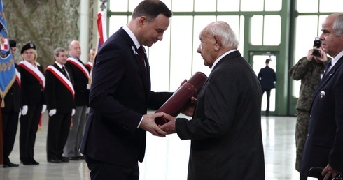 Stuletni lotnik generałem