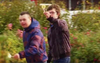 Krystian i Łukasz z zespołem Downa rozdają uśmiechy...