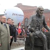 Pomnik Filipa de Girarda w Żyrardowie. Pierwszy z lewej ambasador Francji w Polsce Pierre Lévy. Obok prezydent Żyrardowa Wojciech Jasiński