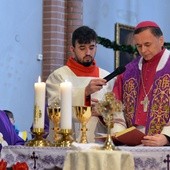 Biskup Adam poświęcił nowe naczynia liturgiczne