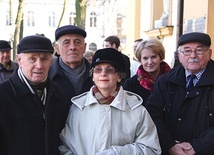 Złote odznaczenia otrzymali (od lewej): Jan Molik, Karol Bauer, Anna Załęcka i Ireneusz Fazan.