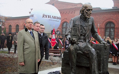 	Monument francuskiego wynalazcy.