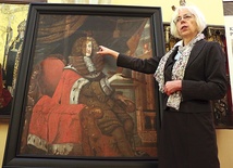 Konwencja portretu odnosi się do klasycystycznego szablonu popularnego na francuskim dworze Ludwika XIV, Króla Słońce.