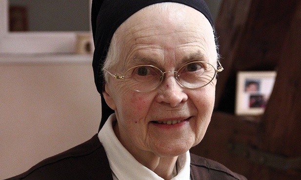 Siostra Jadwiga nie ma wątpliwości, że ludzie wyjeżdżają z Notre-Dame du Laus odmienieni.