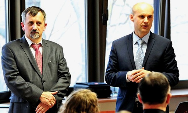 Henryk Duda (z lewej) i Wojciech Gizicki podczas otwarcia wydarzenia.